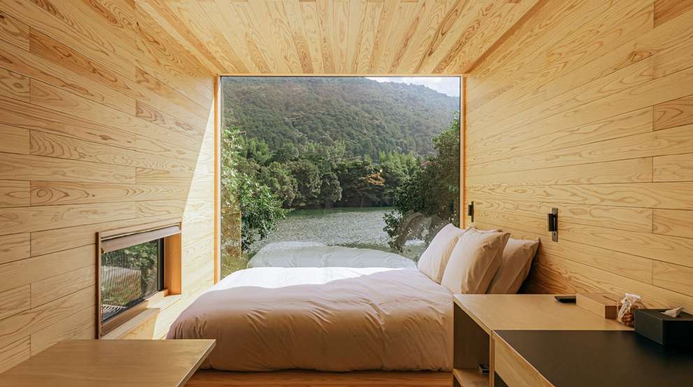 Photography sample: bedroom with a window onto mountains and a river